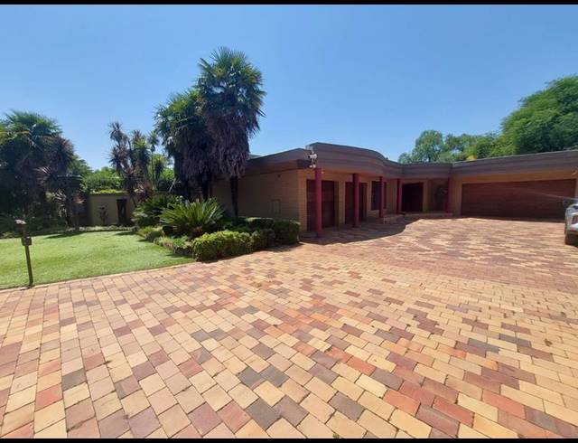 4 BEDROOM HOUSE FOR SALE IN VANDERBIJLPARK SW 5